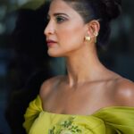 Aahana Kumra Instagram - हवा में उड़ता जाये 🌿🌿🌿 #throwbackthursday #dubaidiaries . . . . #throwback #thursday #dubai #dubailife #aahanakumra #habibi #princessdiaries Dubai UAE