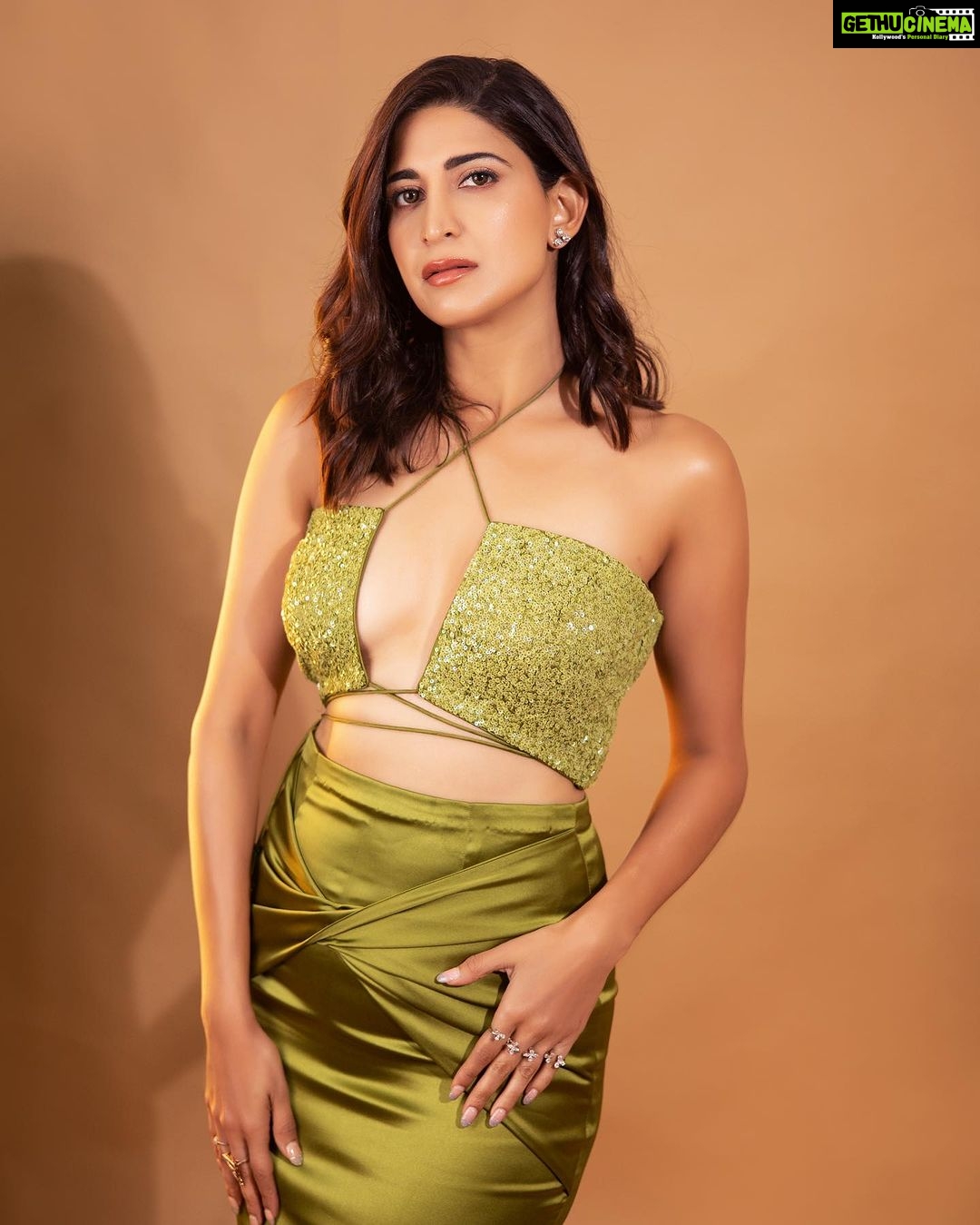 Aahana Kumra Instagram - Walking into my Wednesday fast and quick 🌿🫶💕 Outfit - @labelmanikananda Jewellery- @shailjas_diamondjewellery Heels- @worldofanaar Photographer - @karanhenry Styled by- @juhi.ali Hmu- @makeup.artist.anusha . . . . #middayindia #awardsnight #alldressedup #salaamvenky #bestsupoortingactress #cinema #movies #aahanakumra Mumbai - मुंबई