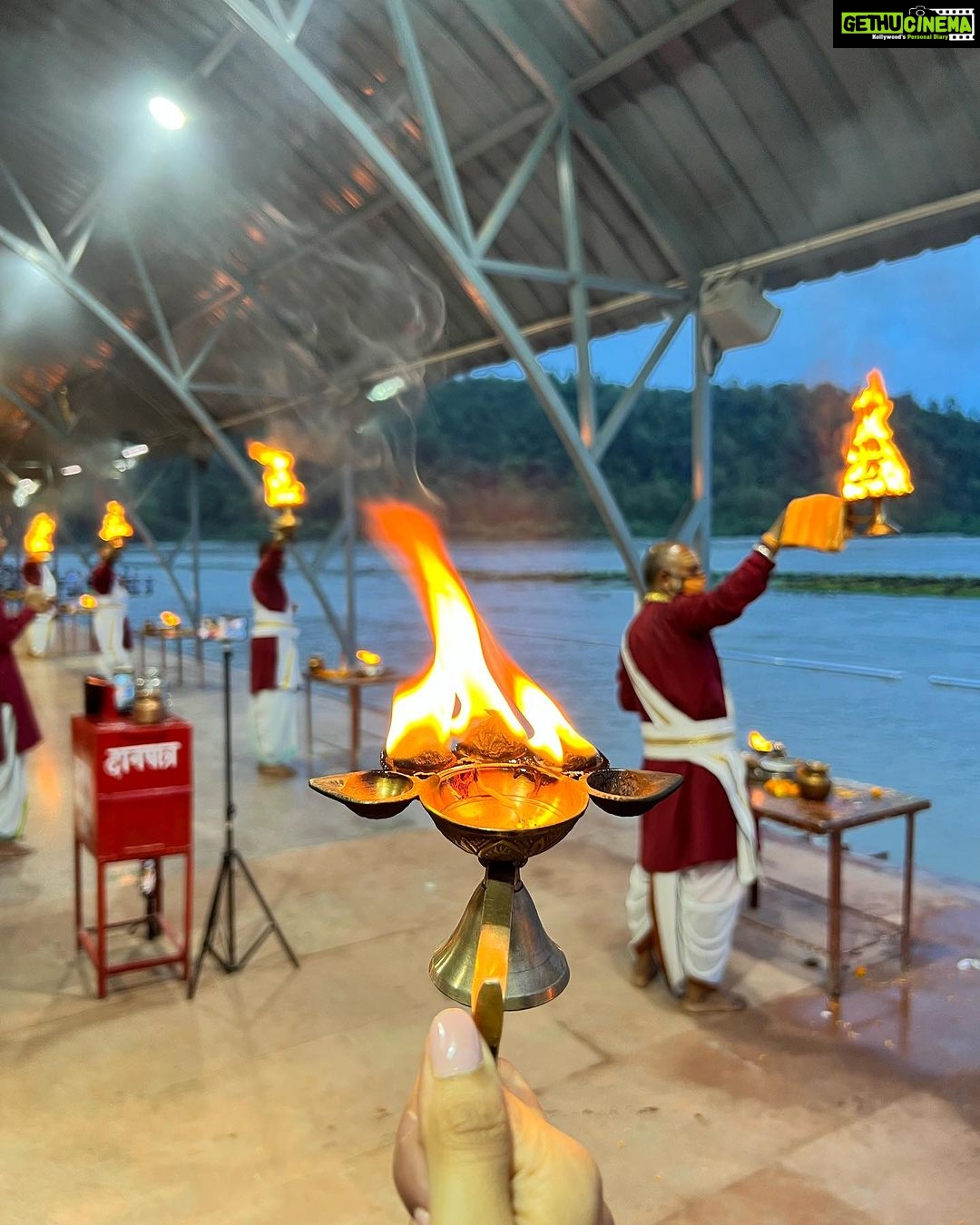 Aahana Kumra Instagram - My happy place always! 💓🏔️🏞️🕉️ I’ve had this incredible calling from Lord Shiva and Maa Ganga throughout this year and there’s nothing other than gratitude for this magical experience 🕉️🙏💕 #haharmahadev #harhargange . . . . #gangaaarti #ganga #lordshiva #rishikesh #rishikeshdiaries #aahanakumra #love #prayers #faith #uttarakhand Rishikesh ऋषिकेश