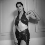 Aahana Kumra Instagram - Lust stories : The Female gaze 🖤🐈‍⬛ #monsoonmood . . . . #monsoon #luststories #femalegaze #wednesday #aahanakumra #portrait #monochromatic #monochrome #portrait Mumbai - मुंबई