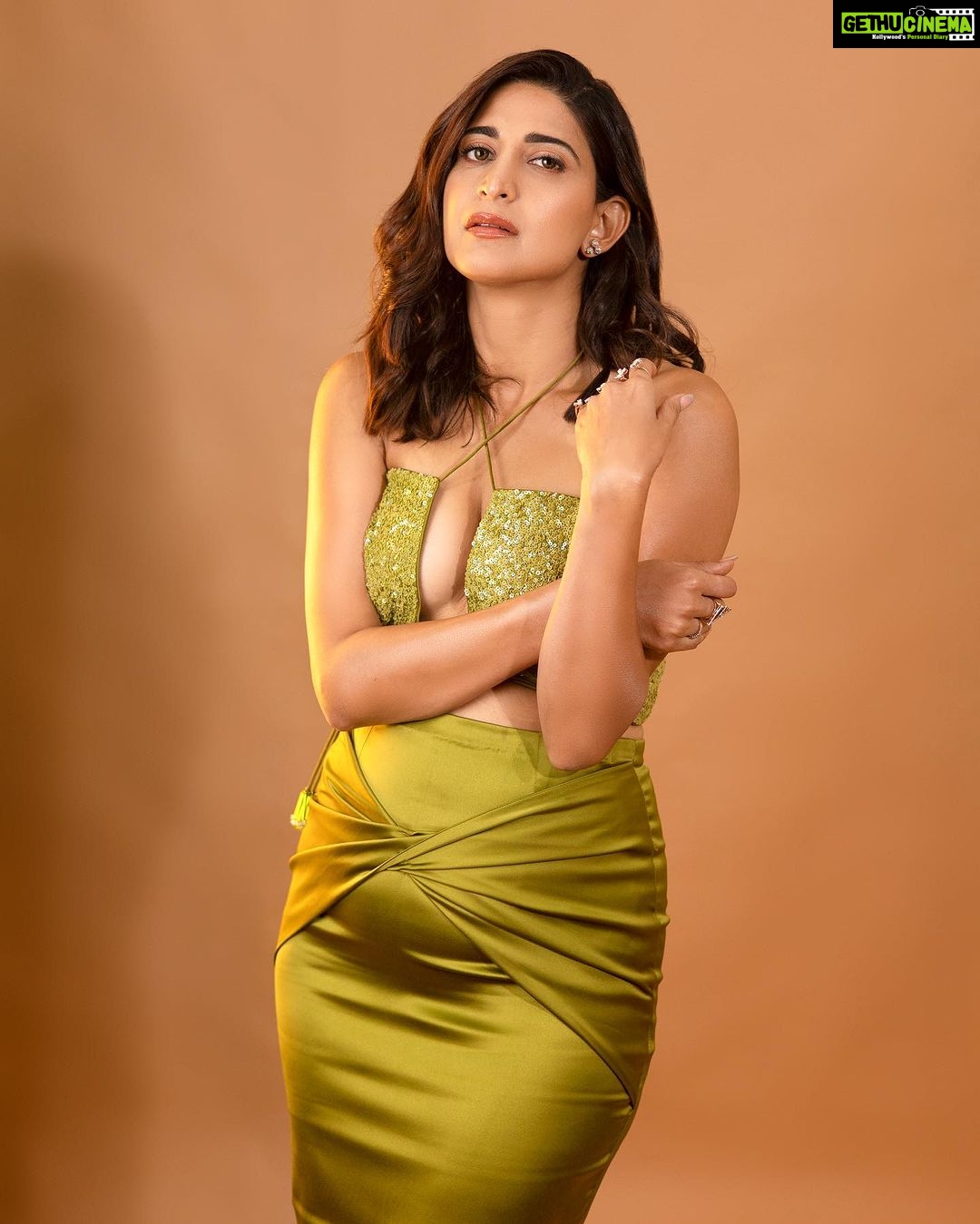 Aahana Kumra Instagram - In nature you don’t get lost🌱🌞 You find yourself 🥬🌱☔️ All dressed up for @middayindia #middaydigitalawards2023 Outfit - @labelmanikananda Jewellery- @shailjas_diamondjewellery Heels- @worldofanaar Photographer - @karanhenry Styled by- @juhi.ali Hmu- @makeup.artist.anusha . . . . #middayindia #awardsnight #alldressedup #salaamvenky #bestsupoortingactress #cinema #movies #aahanakumra Mumbai - मुंबई