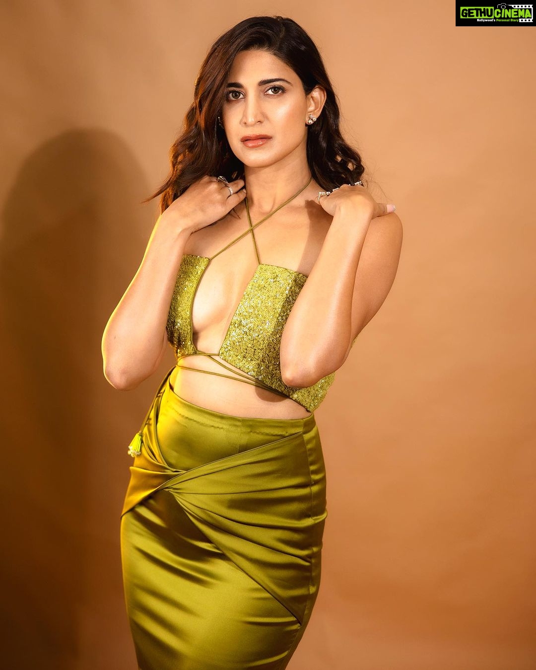 Aahana Kumra Instagram - In nature you don’t get lost🌱🌞 You find yourself 🥬🌱☔️ All dressed up for @middayindia #middaydigitalawards2023 Outfit - @labelmanikananda Jewellery- @shailjas_diamondjewellery Heels- @worldofanaar Photographer - @karanhenry Styled by- @juhi.ali Hmu- @makeup.artist.anusha . . . . #middayindia #awardsnight #alldressedup #salaamvenky #bestsupoortingactress #cinema #movies #aahanakumra Mumbai - मुंबई