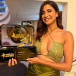 Aahana Kumra Instagram - Thank you @middayindia for the award for the best actor in a supporting role for #SalaamVenky ! This is my first award for this beautiful film which is all heart 💕🧿 An important film made by a beautiful hooman who I love and admire the most, @revathyasha ma’am! This is all your love and hardwork! And ofcourse @suurajsinnghblive sir and @shra_agrawal for backing this beautiful story! The soul of the film @kajol ma’am @vishaljethwa06 and @aamirkhanproductions sir! And the strength of the film, the wonderful cast @simplyrajeev @joinprakashraj @rahulbose7 @pillumani @riddhikumar_ @aneetpadda_ @ananthmahadevanofficial @maala.parvathi And of course my loveliest @r_varman_ sir @ponyprakashraj @priyankvjain @glambysalman @omni_thakkar @radhikamehra @mithoon11 @kausarmunir @filmwaalasam @phenomanan_sagar @sandeepravade Tahe dil se shikriya ❣️🫶🙏 @bliveprod @rtakestudios Thank you @shotsvilla and @juhi.ali for the wonderful photos 🙏💕👯‍♀️ @foryoupublicrelations ❣️🙌 . . #awards #awardsnight #redcarpet #bestsupportingactress #gratitude 🧿 Mumbai - मुंबई