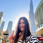 Aahana Kumra Instagram - Because being touristy needs no filters 🇦🇪🗼💕👯‍♀️🙌😻 Thank you Adarsh and @maanstrosity for such a great time in dubai 🇦🇪💕 #tacotuesday . . . . #tuesday #tuesdaymotivation #tuesdaythoughts #aahanakumra #dubai #dubaidiaries #dubailife #dubaimall #burjkhalifa #burjkhalifadubai #aahananindubai #tourist #tourism Dubai Mall