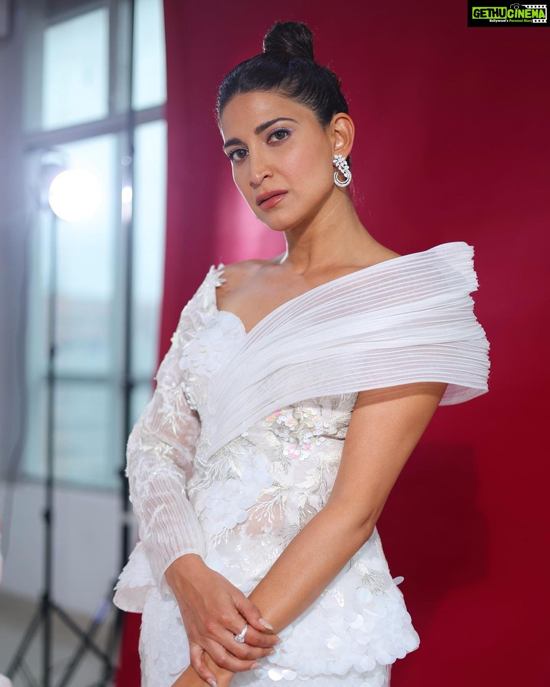 Aahana Kumra Instagram - As soon as you know how to trust yourself you will know how to live ⭐️ All dressed up for the @iwmbuzz digital awards 2023 🥂🫶 Outfit : @tanieyakhanuja Jewellery : @mkjewels_india Heels : @houseofprisca_ Photography : @karanhenry Styling : @juhi.ali Make up and hair : @makeup.artist.anusha #iwmbuzzdigitalawards2023 . . . . #aboutlastnight #alldressedup #awardsnight #awardseason #bestnegativelead #aahanakumra Mumbai - मुंबई