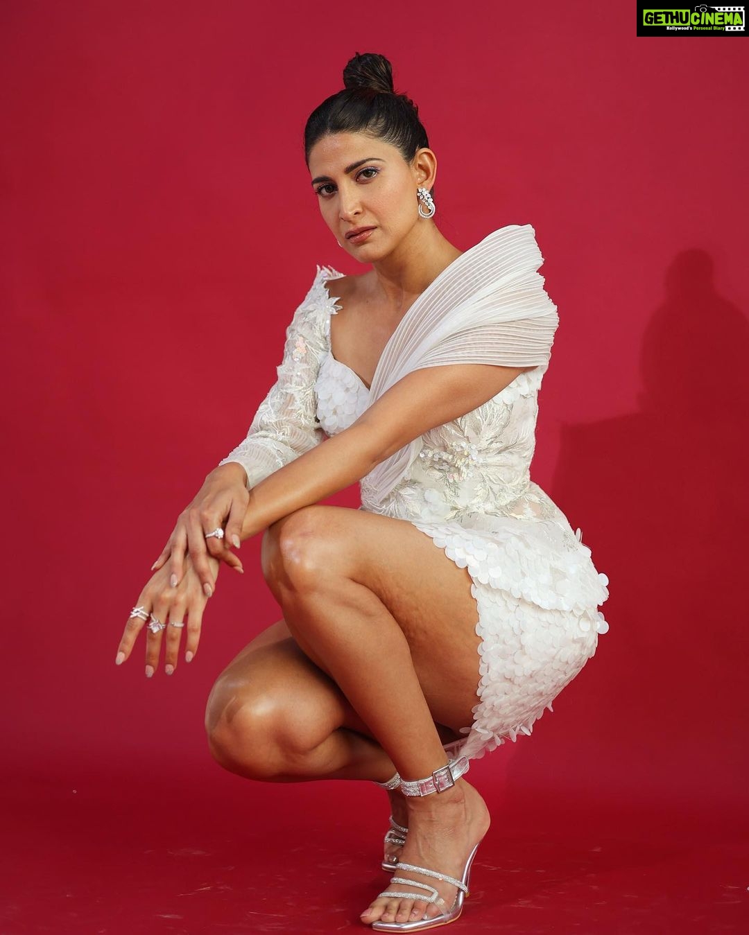 Aahana Kumra Instagram - As soon as you know how to trust yourself you will know how to live ⭐️ All dressed up for the @iwmbuzz digital awards 2023 🥂🫶 Outfit : @tanieyakhanuja Jewellery : @mkjewels_india Heels : @houseofprisca_ Photography : @karanhenry Styling : @juhi.ali Make up and hair : @makeup.artist.anusha #iwmbuzzdigitalawards2023 . . . . #aboutlastnight #alldressedup #awardsnight #awardseason #bestnegativelead #aahanakumra Mumbai - मुंबई