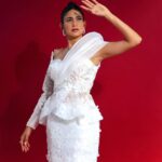 Aahana Kumra Instagram - Much like white, I’m a classic 🤍🕊️🦢🥂 All dressed up for the @iwmbuzz digital awards 2023 🥂🫶 @applausesocial @sonylivindia @juggernaut_in10 Outfit : @tanieyakhanuja Jewellery : @mkjewels_india Heels : @houseofprisca_ Photography : @karanhenry Styling : @juhi.ali Make up and hair : @makeup.artist.anusha #iwmbuzzdigitalawards2023 . . . . #aboutlastnight #alldressedup #awardsnight #awardseason #bestnegativelead #aahanakumra #avrodhthesiegewithin #awards #fashion #redcarpet #redcarpetready #tuesdaymotivation #tuesdaythoughts Mumbai - मुंबई