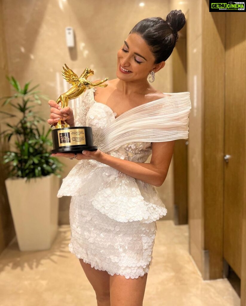 Aahana Kumra Instagram - And then there were the 🌟🌟 Thank you sooo much @iwmbuzz and my loving audiences for this wonderful honour! ❣️ My first attempt at playing a negative character and it’s garnered so much love 😂🫠 @samkhan you know I love you ❣️🙌 Everyone at @sonylivindia @applausesocial @sameern @jhavarpriya @segaldeepak @rajacharya1 @amarbirbajwa thank you for your support and love 🫶🥂❣️ #AvrodhTheSeigeWithin will always remain special for me! ❣️🌸🫶 📸 by : @anujmalkanphotography for the photos from the red carpet ❣️ @juhi.ali and @paragnm for being my number one cheerleaders 👯‍♀️🌸🙌 #bestnegativelead #awardsnight . . . . #awards #redcarpet #award #negativerole #avrodhthesiegewithin #aahanakumra #celebration #monday #mondaymood #mondate Mumbai - मुंबई