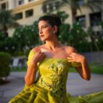 Aahana Kumra Instagram - “We are full of gossip and story, but as women, we are never the topics of of the conversation. Lady Whistledown never writes of our hearts. We are untold stories.” Queen Charlotte of Bridgerton 👸🪲❣️🦋 📸 by : @valeedanjumofficial Styling by : @juhi.ali MUA by : @makeupbyrosa.uae #mondate . . . #mondaymotivation #monday #mondaymood #aahanakumra #mondayvibes #mondaymantra #bridgerton #princesscharlotte #princessdiaries #photoshoot #dubai #dubailife Palazzo Versace Dubai