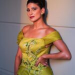 Aahana Kumra Instagram - The close up says everything 🍃🍃 Dubai x @filmfareme Outfit - @baraviafashion @gulnarbaravia Jewellery - @gaiatreelabel Heels - @lodishoesindia Photography - @valeedanjumofficial Styled by- @juhi.ali Hmu- @makeupbyrosa.uae #awardsnight . . . : #awards #filmfare #uae #dubai #aahanakumra #filmfareme #fashion #actor #throwbackthursday #thursday #throwback Palazzo Versace Dubai