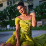 Aahana Kumra Instagram - Green is your Color🪲🪲 Your are Spring 🍃🍃 Dubai x @filmfareme Outfit - @baraviafashion @gulnarbaravia Jewellery - @gaiatreelabel Heels - @lodishoesindia Photography - @valeedanjumofficial Styled by- @juhi.ali Hmu- @makeupbyrosa.uae #awardsnight . . . : #awards #filmfare #uae #dubai #aahanakumra #filmfareme #fashion #actor Palazzo Versace Dubai