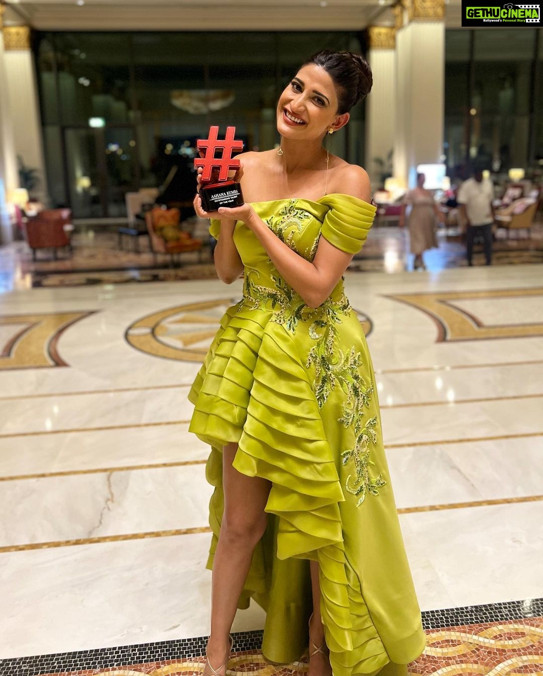Aahana Kumra Instagram - Only in the darkness you can see the stars 🌟🌟 Thank you for the honour @filmfareme @rizwan.sajan @danubeproperties @aljanahi @aakankshanaval_aksn Photos by : @yasirstudios1986 #filmfaresocialnight #filmfareme . . . . #awardsnight #redcarpet #socialnight #socialmedia #influencer #actorlife #aahanakumra #danubeproperties #dubai #uae Palazzo Versace Dubai