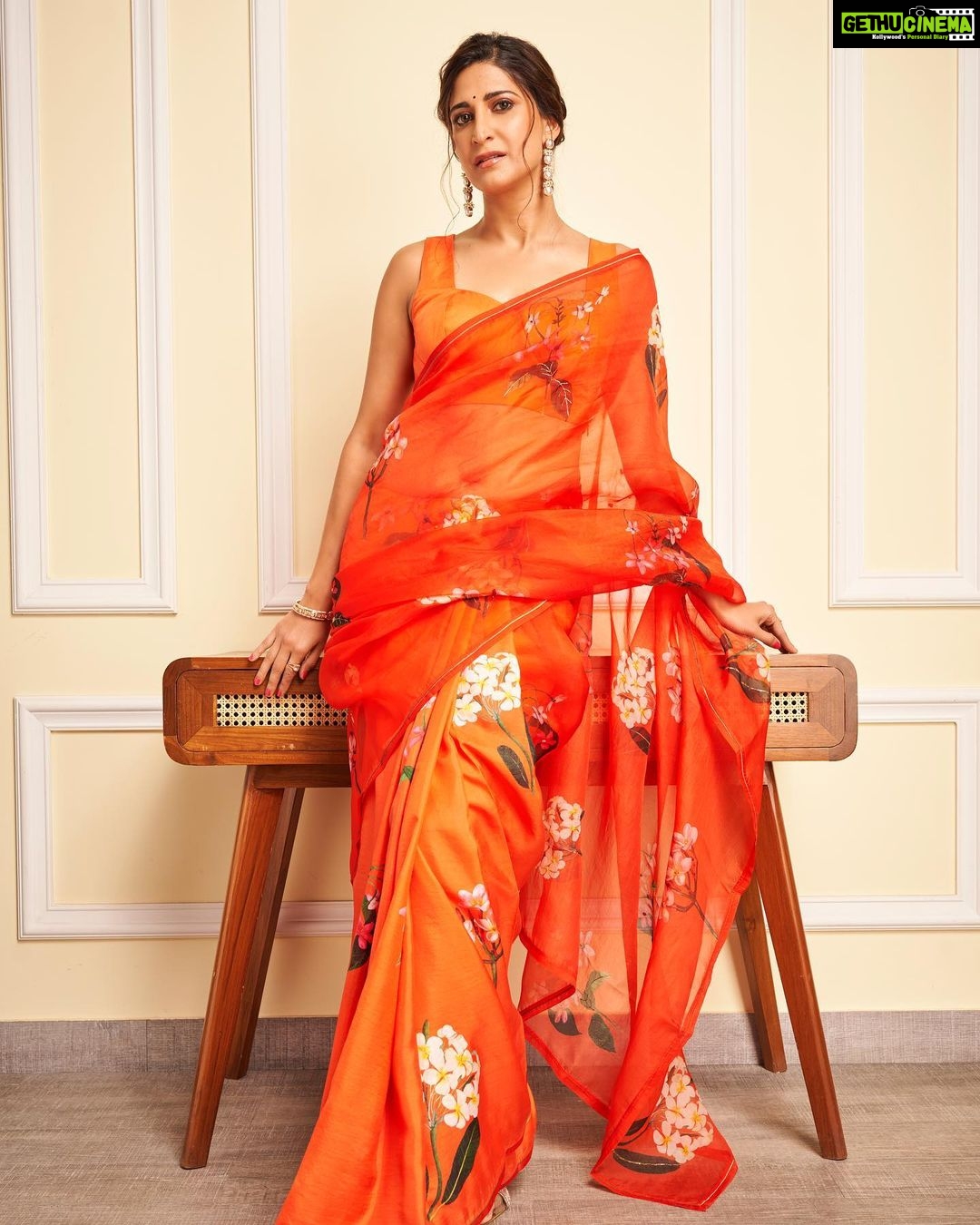 Aahana Kumra Instagram - Satrangi re 🍊🧡🍊🧡 All dressed up for @dpiff_official Saree : @raw_mango Jewellery : @rubans.in Make up : @madhura_makeupnhair Hair : @nargis9052 Styling : @juhi.ali Photos : @priyamdhar Location : @studio.f6 #dadsahebphalkeaward . . . . #sareenotsorry #sareelover #sareelove #orange #aahanakumra #bestactress #dadasahebphalkeaward #tuesday #rubytuesday Mumbai - मुंबई