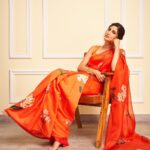 Aahana Kumra Instagram - Like an orange: A little sweet and a little sour 🍊🍊🍊🍊 All dressed up for @dpiff_official Saree : @raw_mango Jewellery : @rubans.in Make up : @madhura_makeupnhair Hair : @nargis9052 Styling : @juhi.ali Photos : @priyamdhar Location : @studio.f6 #dadsahebphalkeaward . . . . #sareenotsorry #sareelover #sareelove #orange #aahanakumra #bestactress #dadasahebphalkeaward #tuesday #rubytuesday Studio F6