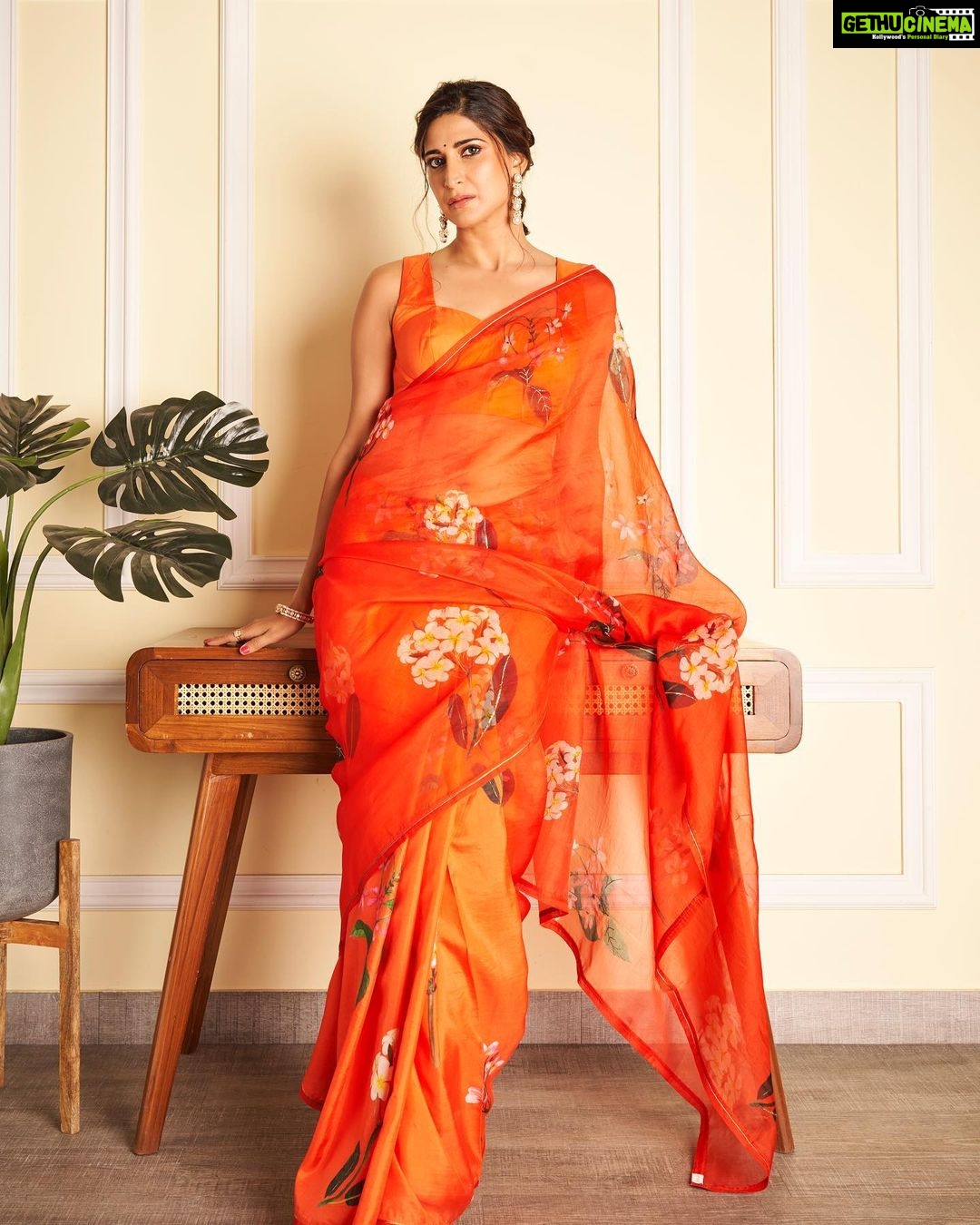 Aahana Kumra Instagram - Satrangi re 🍊🧡🍊🧡 All dressed up for @dpiff_official Saree : @raw_mango Jewellery : @rubans.in Make up : @madhura_makeupnhair Hair : @nargis9052 Styling : @juhi.ali Photos : @priyamdhar Location : @studio.f6 #dadsahebphalkeaward . . . . #sareenotsorry #sareelover #sareelove #orange #aahanakumra #bestactress #dadasahebphalkeaward #tuesday #rubytuesday Mumbai - मुंबई