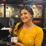 Aahana Kumra Instagram - Best Actress OTT for India Lockdown! Thank you @dpiff_official for the honour! Thank you @imbhandarkar @zee5 @penmovies for the opportunity!! ❣️🫶🥂🍾🎬💕🌸 #dadasahebphalkeaward . . . . #awards #awardsnight #indialockdown #zee5 #aahanakumra #madhurbhandarkar #bestactress Mumbai - मुंबई