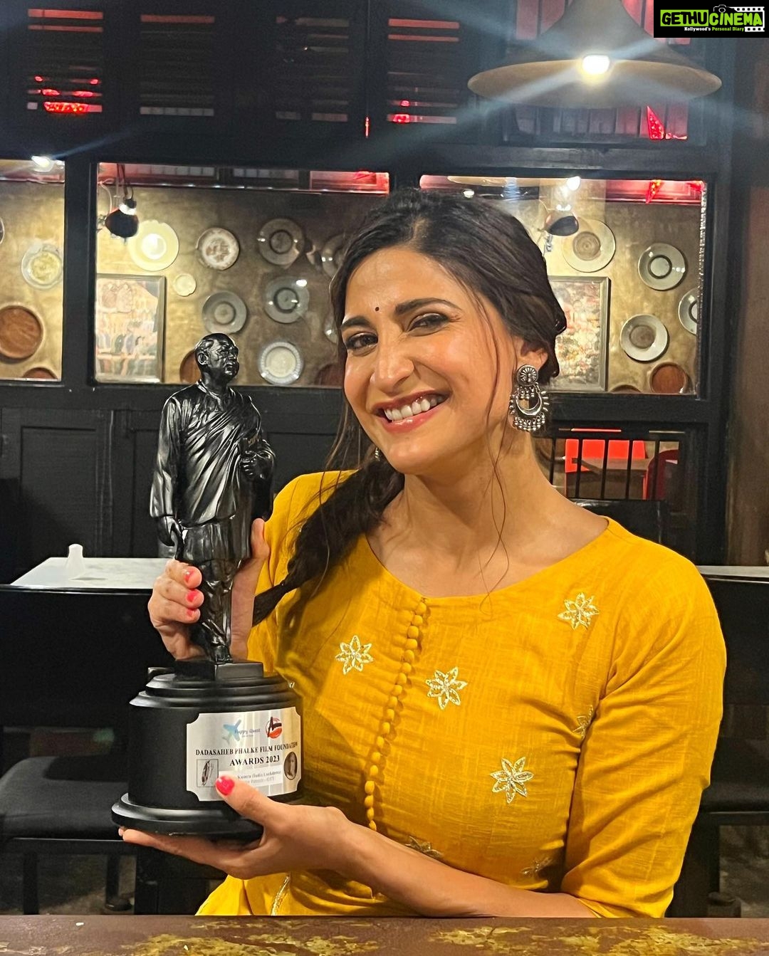 Aahana Kumra Instagram - Best Actress OTT for India Lockdown! Thank you @dpiff_official for the honour! Thank you @imbhandarkar @zee5 @penmovies for the opportunity!! ❣️🫶🥂🍾🎬💕🌸 #dadasahebphalkeaward . . . . #awards #awardsnight #indialockdown #zee5 #aahanakumra #madhurbhandarkar #bestactress Mumbai - मुंबई