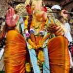 Aahana Kumra Instagram - Mandali aabhaari aahe🌺🙏🫶☀️🌿 Lalbaugcha Ganpati darshan 🌺🙏☀️ #ganpatibappamorya . . . . #ganpati #ganpatibappa #ganpatifestival #ganeshchaturthi #ganesha #ganesh #lalbaughcharaja #lalbaug #aahanakumra Lalbaugcha Raja Sarvajanik Ganeshotsav Mandal