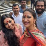 Aahana Kumra Instagram - Mandali aabhaari aahe🌺🙏🫶☀️🌿 Lalbaugcha Ganpati darshan 🌺🙏☀️ #ganpatibappamorya . . . . #ganpati #ganpatibappa #ganpatifestival #ganeshchaturthi #ganesha #ganesh #lalbaughcharaja #lalbaug #aahanakumra Lalbaugcha Raja Sarvajanik Ganeshotsav Mandal