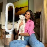 Aahana Kumra Instagram - Clean breathable air not just for me but also my loved ones 😻🐾 Thank you my friend - The Dyson Formaldehyde Air Purifier for regulating the AQI efficiently in my home🏡👨‍👩‍👧‍👧🐾 #DysonHome #DysonPurifier #Gifted @dyson_india Mumbai - मुंबई