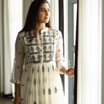 Aahana Kumra Instagram - Lookin' through the windows The window to your heart Oh baby, yeah I can see it's cloudy The rain's about to start Happiest birthday gazloo 🌸 Outfit : @gazalmishraofficial Styling : @abhimanyusinghtomarr Make up : @omsenmakeup Photos : @yashjangidphotography Location : @vanaam_ami_jaipur . . . . #happybirthday #portrait #portriatphotography #photoshoot #photographer #window #aahanakumra #pink #pinkcity #jaipurdiaries #jaipur Jaipur - The pink city