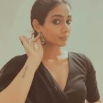 Aakanksha Singh Instagram – Keeping up with the trend of jhumka 😁♠️
#whatjhumka #aakankshasingh