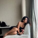 Aakanksha Singh Instagram – Monsoon moods 🖤
.
.
Captured by @makeup.artist.anusha 

#monsoon #moods #aakankshasingh