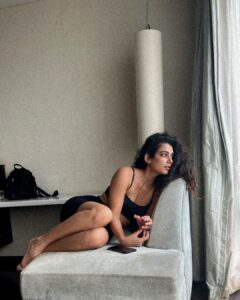Aakanksha Singh Instagram - Monsoon moods 🖤
.
.
Captured by @makeup.artist.anusha 

#monsoon #moods #aakankshasingh