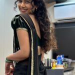 Aakanksha Singh Instagram - My favourite “In between the shots” moment. It keeps me get going 🤍 #nightshoot 📹 @makeup.artist.anusha my all time ready DOP 🤍