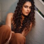 Aakanksha Singh Instagram – That Brown girl 🍂👧🏼

📸 @pranav.foto 
💄💆🏻‍♀️ @makeup.artist.anusha 
👗🪄 @aishwarya128