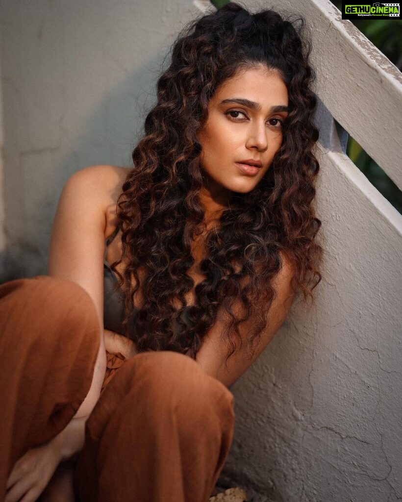 Aakanksha Singh Instagram - That Brown girl 🍂👧🏼 📸 @pranav.foto 💄💆🏻‍♀ @makeup.artist.anusha 👗🪄 @aishwarya128