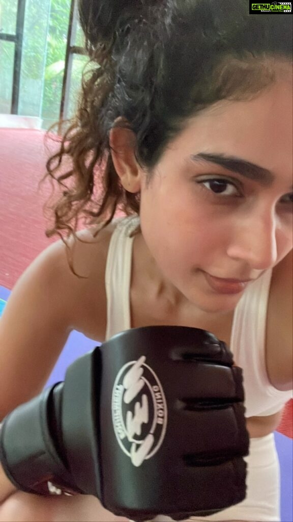 Aakanksha Singh Instagram - Kick boxing after ages 🔥 Trying to get there 👊 #kickboxing #aakankshasingh #workoutoftheday #letsdothis