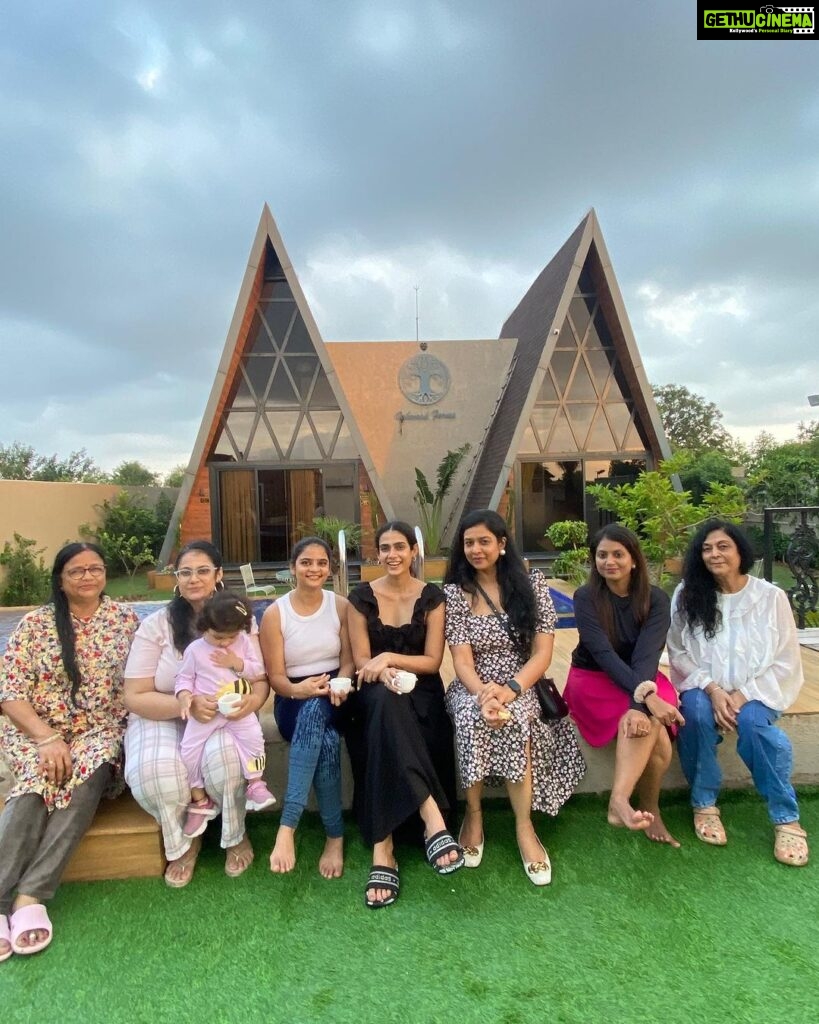 Aakanksha Singh Instagram - A weekend to remember ♥ with my Precious people at @oakwoodfarmsjaipur Thankyou for the lovely hospitality.. Got to spend the day at this beautiful property in Jaipur.. . . This birthday was beautiful in so many ways,My Heart is full of gratitude for everything I have in my life, My People,My profession,everything that I experience.. one thing I am learning with each passing time is never take anything for granted..so Iam grateful for the minutest things in life. What my heart craves for is love and time I spend with my loved ones over anything .. didn’t plan to “celebrate” “celebrate” the day but then I wanted to feel good about being born thus thought of celebrating it in a way,papa would have wanted , I missed papa a lot that day and was very vulnerable,but one thing I knew that he will be very happy seeing us all together.. ♥ I cried I laughed I smiled .. thank you my loves for always being there for me @kunalsain17 @singhchayanika @i_a.b.h.i.s.h_k @harshvardhansethsingh @kanika.ajmera @kanika_vijay @a.d_yadvendra @naveen_choraria @sain.indra @renu.seth1962 @manishjainbb3bb3 @ankxrinx @mathurabhishek86 #timon #aganaya @priyankasethia23 wish you were here I love you guys..♥ And last but not the least the fans and well wishers Iam grateful for each one of you who sent me their love and blessings through their text, Dm’s,emails etc. Your love means a lot to me..It feels special .. 🥂 Aakanksha