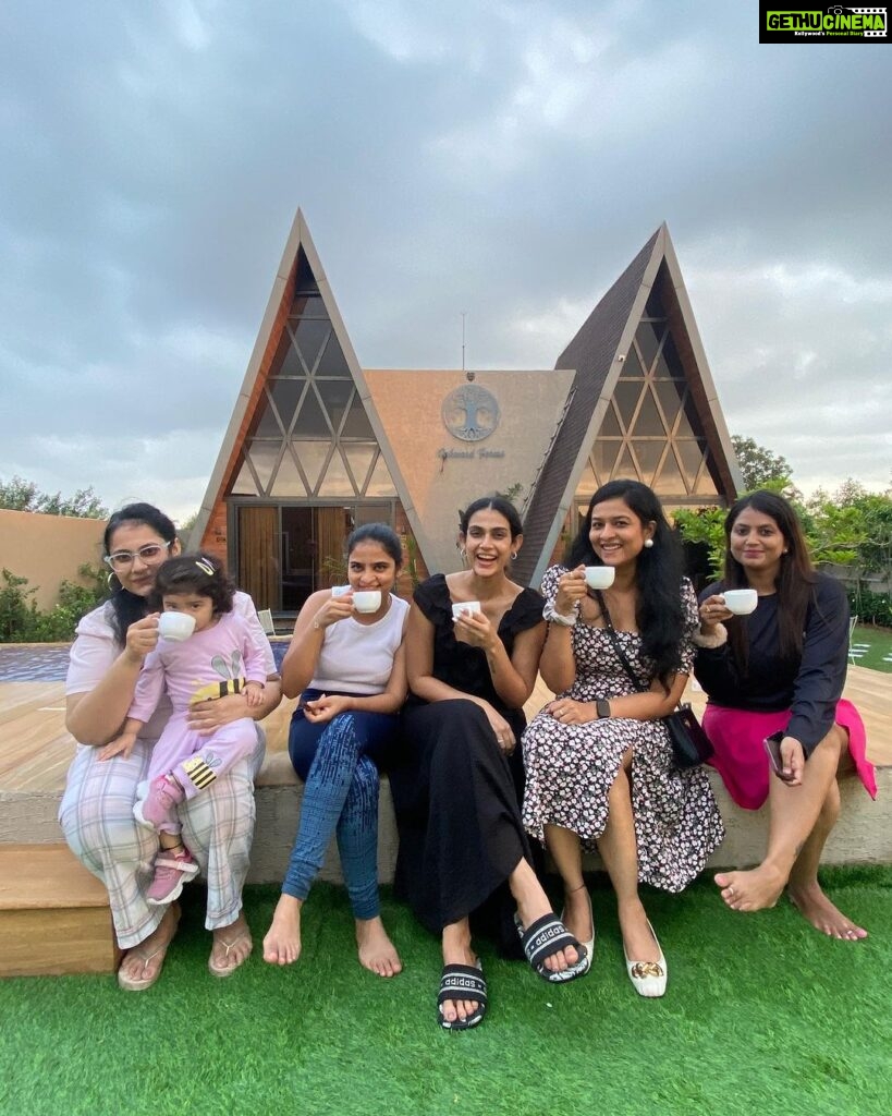 Aakanksha Singh Instagram - A weekend to remember ♥ with my Precious people at @oakwoodfarmsjaipur Thankyou for the lovely hospitality.. Got to spend the day at this beautiful property in Jaipur.. . . This birthday was beautiful in so many ways,My Heart is full of gratitude for everything I have in my life, My People,My profession,everything that I experience.. one thing I am learning with each passing time is never take anything for granted..so Iam grateful for the minutest things in life. What my heart craves for is love and time I spend with my loved ones over anything .. didn’t plan to “celebrate” “celebrate” the day but then I wanted to feel good about being born thus thought of celebrating it in a way,papa would have wanted , I missed papa a lot that day and was very vulnerable,but one thing I knew that he will be very happy seeing us all together.. ♥ I cried I laughed I smiled .. thank you my loves for always being there for me @kunalsain17 @singhchayanika @i_a.b.h.i.s.h_k @harshvardhansethsingh @kanika.ajmera @kanika_vijay @a.d_yadvendra @naveen_choraria @sain.indra @renu.seth1962 @manishjainbb3bb3 @ankxrinx @mathurabhishek86 #timon #aganaya @priyankasethia23 wish you were here I love you guys..♥ And last but not the least the fans and well wishers Iam grateful for each one of you who sent me their love and blessings through their text, Dm’s,emails etc. Your love means a lot to me..It feels special .. 🥂 Aakanksha