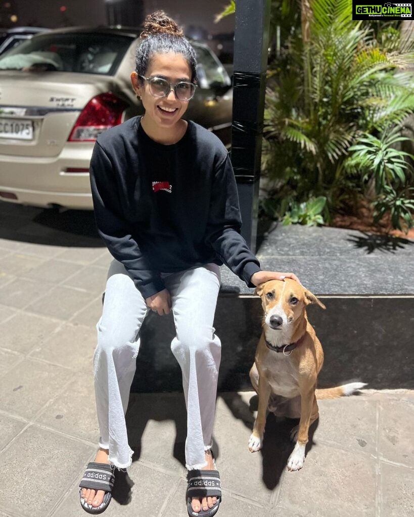 Aakanksha Singh Instagram - From jogging together in 2021 to strolling and chilling together yesterday.. we have come a long way HASMUKH 🤓❤️ Love doesn’t need language.. LOVE is the language 🥰 #adoptdontshop #theyarelove #dogsofinstagram