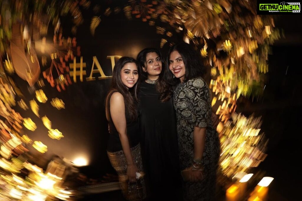 Aarthi Instagram - For someone who’s never had an adult birthday party, it’s gonna take me a while to get over this one 🙃✨ . . . . #anotheryeararoundthesun #friendsnight #celebrations #tooldfriendsandnew #milestonebirthday