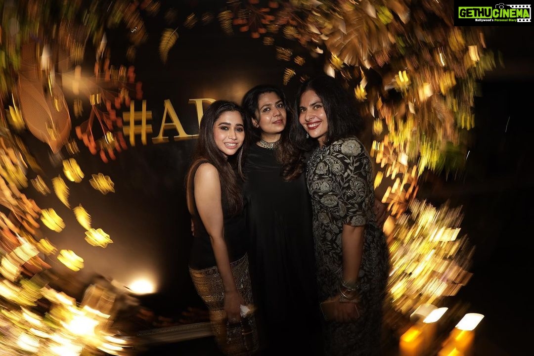 Aarthi - 93.9K Likes - For someone who’s never had an adult birthday party, it’s gonna take me a while to get over this one 🙃✨
.
.
.
.
#anotheryeararoundthesun #friendsnight #celebrations #tooldfriendsandnew #milestonebirthday