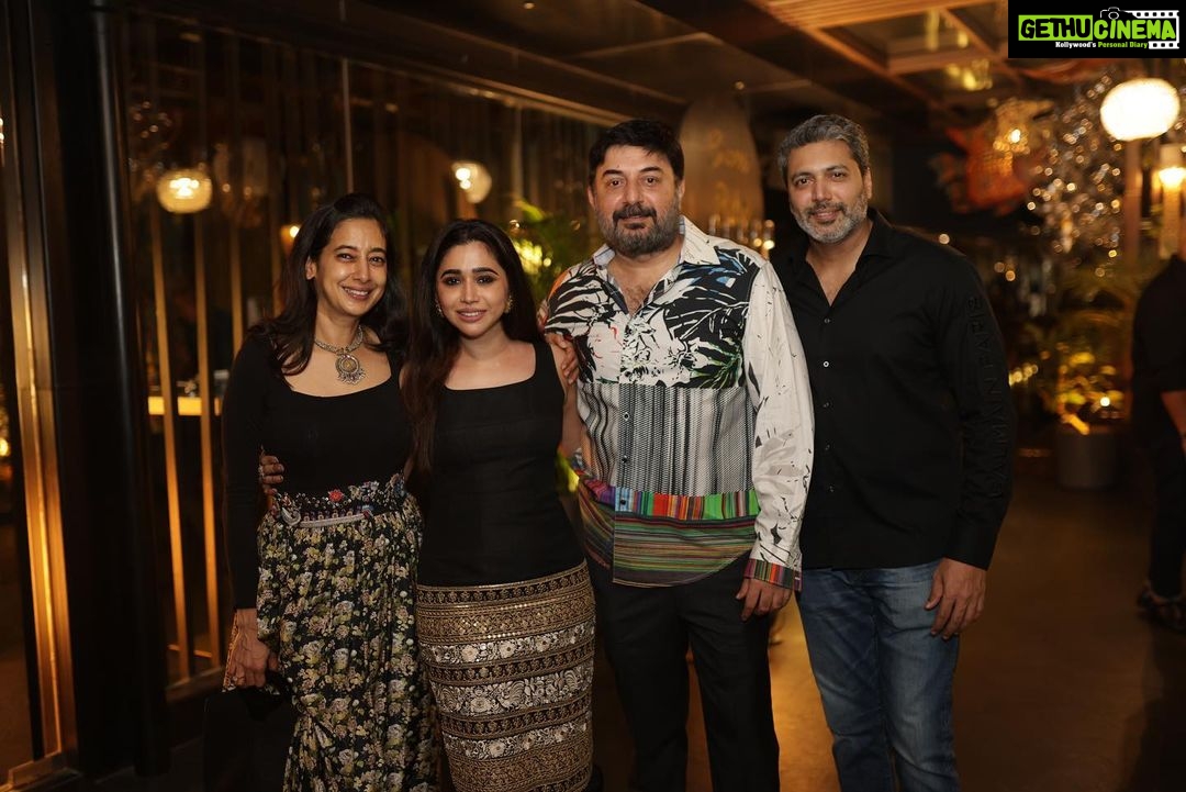 Aarthi - 93.9K Likes - For someone who’s never had an adult birthday party, it’s gonna take me a while to get over this one 🙃✨
.
.
.
.
#anotheryeararoundthesun #friendsnight #celebrations #tooldfriendsandnew #milestonebirthday