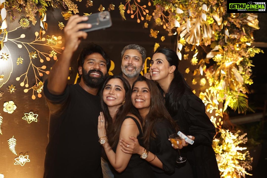 Aarthi - 93.9K Likes - For someone who’s never had an adult birthday party, it’s gonna take me a while to get over this one 🙃✨
.
.
.
.
#anotheryeararoundthesun #friendsnight #celebrations #tooldfriendsandnew #milestonebirthday
