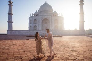 Aarthi Instagram - Ending the Month of Love with the memories of 14.02.2023 ♾️🤍
 
#februaryfeels #valentinesvibes #throwingitback #tajmahal #wonderoftheworld #prideofindia #yearofbucketlistchecks #validatingourlove #memoriesforlife

📍 Taj Mahal
📸 @abhishekbaliphoto