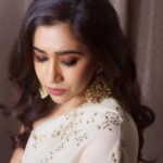 Aarthi Instagram – ‘My woman is the kind of woman who understands what looks good on her and she sticks to it.’ – Sabyasachi Mukherjee
✨
✨
✨
#celebratingsabyasachi #launchluncheon #indiandesigners #fashionnova #fashiongram #hyderabad_diaries #falaknumapalace #instafashion #sabyasachijewellery #sabyasachi #justanotherdayforthisgirl 
👗 @sabyasachiofficial @evoluzionestyle 
💄 @leiyamua 
💆🏻‍♀️ @deepakmohanty1985 
💎 @sabyasachiofficial 
📸 @squintvision
