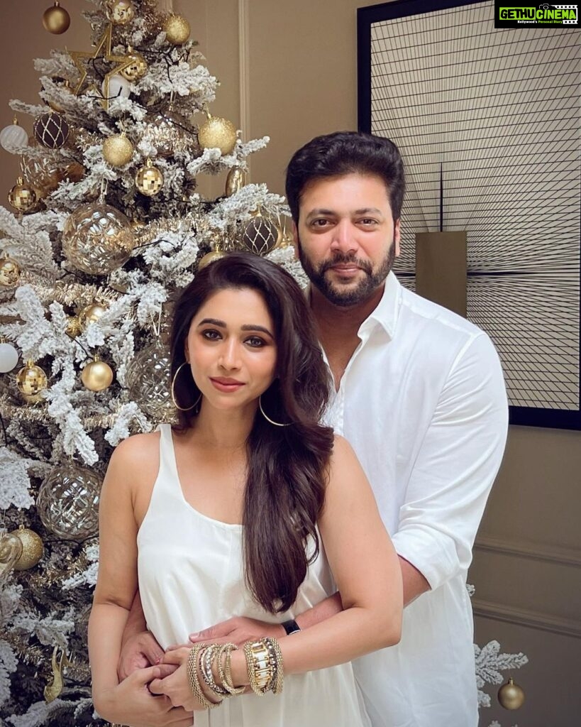 Aarthi Instagram - Love & Light from us to you ♥️ #christmas2022