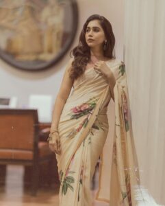 Aarthi Instagram - Truth be told, I’m just a vintage soul 🩷