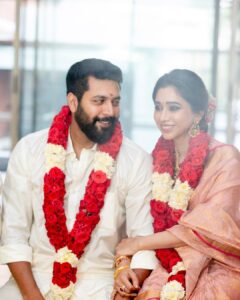 Aarthi Instagram - The year we anxiously wanted to get through 😂 And we did it! Onto our 14 and I wouldn’t change a thing. Keep treating me like a Queen and keep making the world wonder how you make 13 years look this wonderful! Happy anniversary my kukku for life 🤍 @jayamravi_official 📸 @kiransaphotography