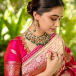 Aarthi Instagram - ‘You should treat a muse like a fairy.’ - Pauolo Coelho … and that’s exactly the way @labelvida and @viranica treated me when I played muse. Extravagant design and an impeccable team of seamstress made wearing this saree a dream. . . . . 🥻 @label.vida 💎 @challani_jewellery 💄 @leiyamua 💆🏻‍♀️ @dolma.tamang84 📸 @kiransaphotography 🧍🏻‍♀️ @nasima28 (Assistant)