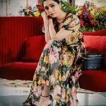 Aarthi Instagram - It takes a village to maketh a perfect noon ✨ ❤️ 🖤 💛 🧡 💜 🎨 @confettiplanners 🎂 @shradha_lulla_gourmet_desserts @tajcoromandel 🧍🏻‍♂️ @omaaroninsta 🎥 @kiransaphotography 👗 @dolcegabbana 👠 @tedbaker 👛 @dior 💄 @prakatwork 💆🏻‍♀️ @phiphi_shimray #ittakesavillage #teamworkmakesthedreamwork #givingduecredit #birthdaycelebrations #instagood #aartiravi