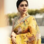Aarthi Instagram - ‘’Clothes aren’t going to change the world, the women who wear them will. ‘’ - Anne Klien . . . . . 🥻 @mrunalinirao @tifarachennai 💄 @leiyamua 💆🏻‍♀️ @dolma.tamang84 💎 @sabyasachijewellery 📸 @iamvigneshjayakumar