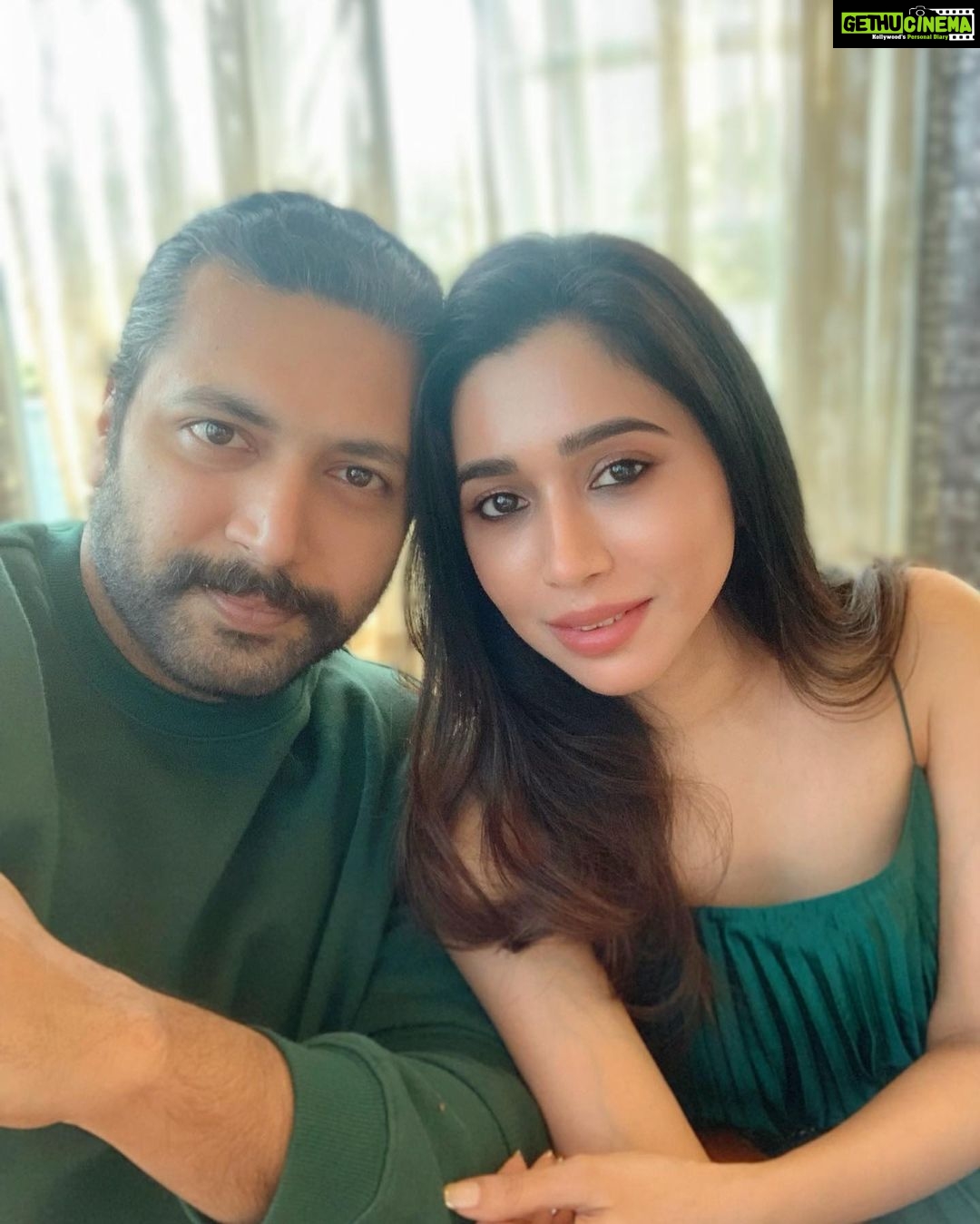 Aarthi Instagram - Forever is a long time; but I wouldn’t mind spending it by your side. Here’s to 2021 and forever.. ♾ 📸 #aaravravi