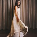 Aarthi Instagram – ‘My woman is the kind of woman who understands what looks good on her and she sticks to it.’ – Sabyasachi Mukherjee
✨
✨
✨
#celebratingsabyasachi #launchluncheon #indiandesigners #fashionnova #fashiongram #hyderabad_diaries #falaknumapalace #instafashion #sabyasachijewellery #sabyasachi #justanotherdayforthisgirl 
👗 @sabyasachiofficial @evoluzionestyle 
💄 @leiyamua 
💆🏻‍♀️ @deepakmohanty1985 
💎 @sabyasachiofficial 
📸 @squintvision