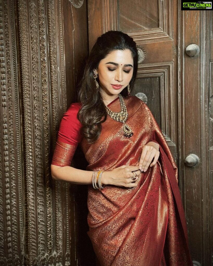 Aarthi Instagram - The saree I wear maybe traditional, But I am six yards ahead of my time ♥️
